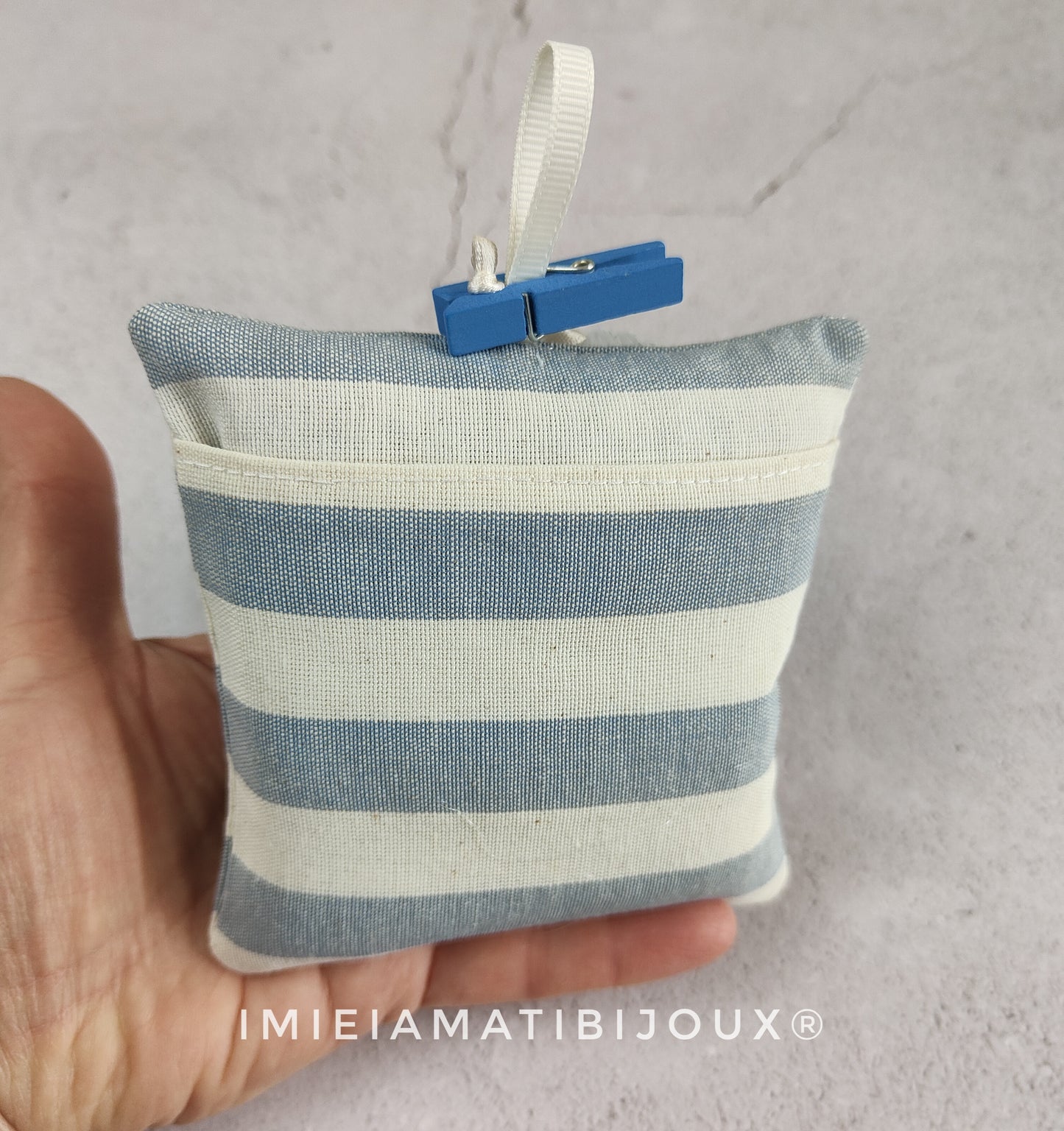 Bomboniera cuscinetto con lavanda e tasca portaconfetti