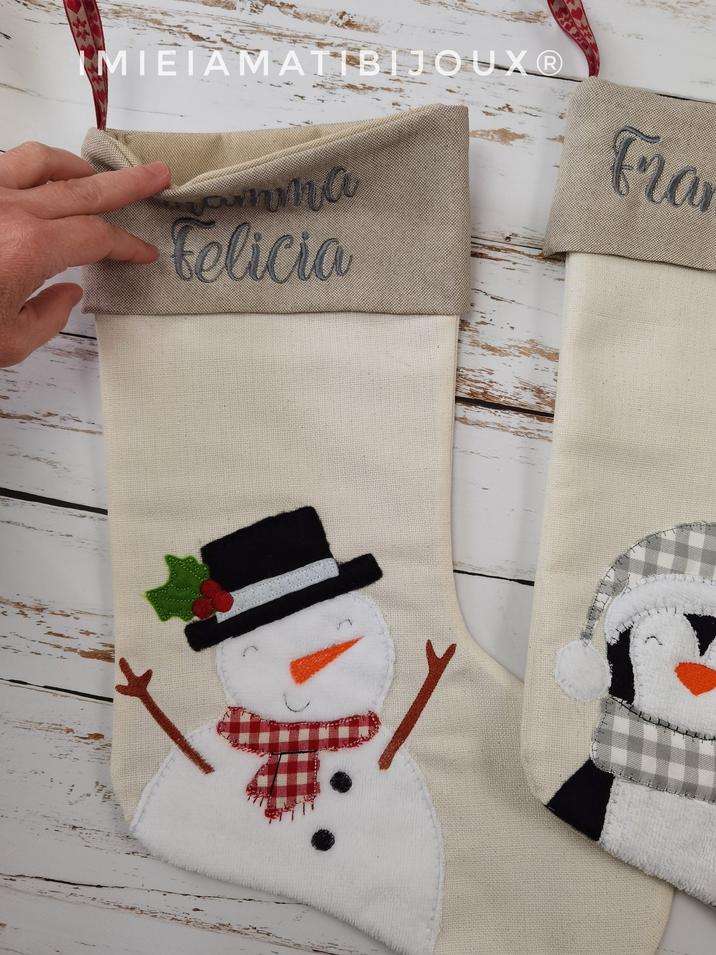 Calze della befana decorate e cucite a mano babbo natale, pinguino, renna e pupazzo di neve.
