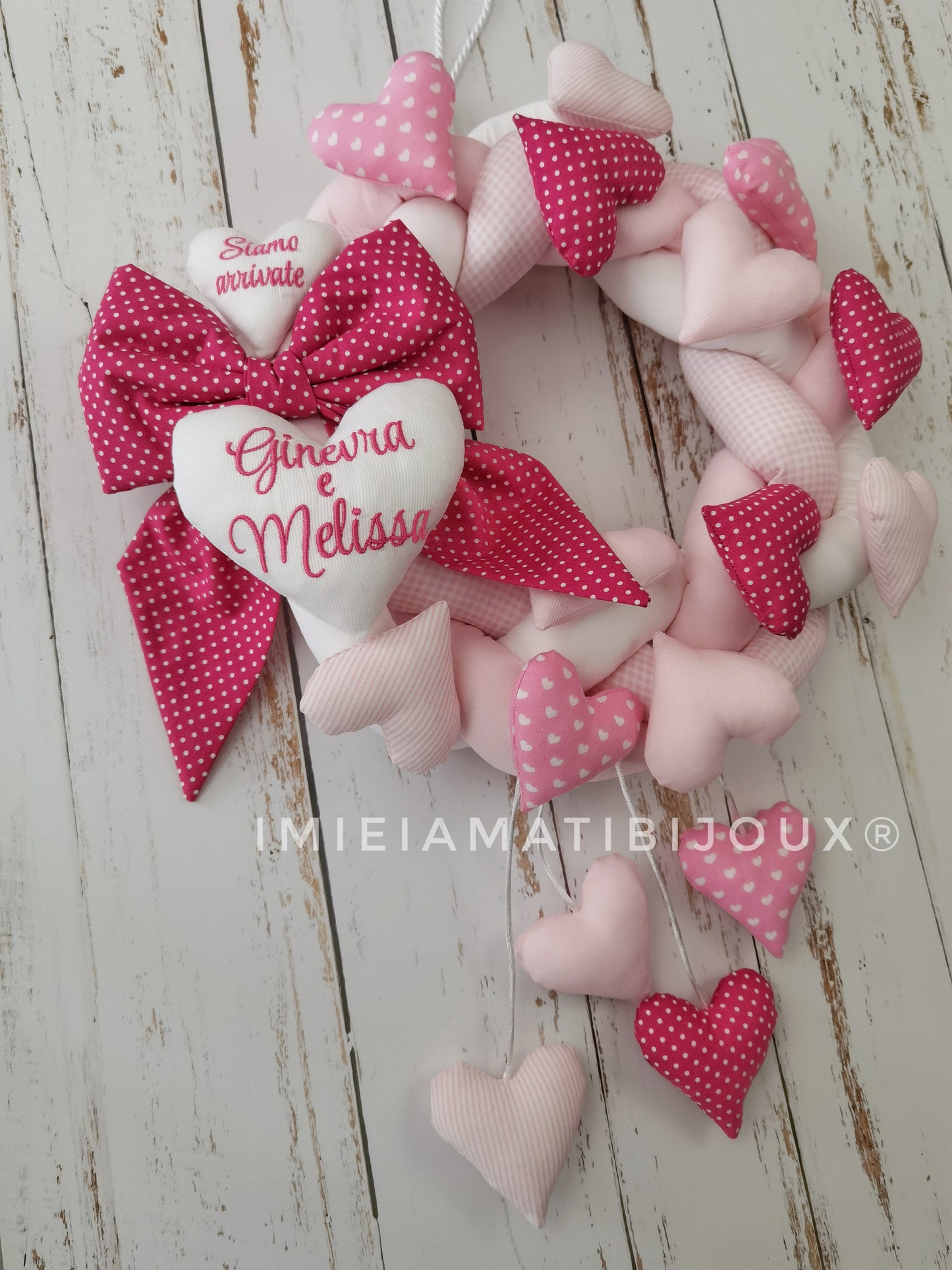 Ghirlanda fiocco nascita mille cuori +cuori pendenti