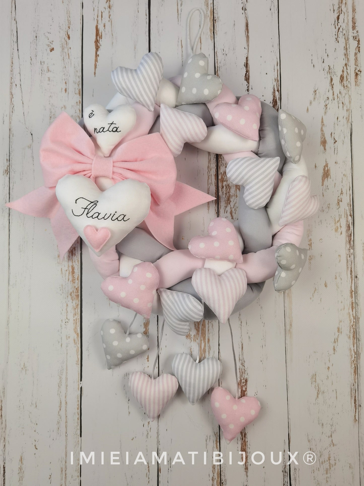 Ghirlanda fiocco nascita mille cuori +cuori pendenti