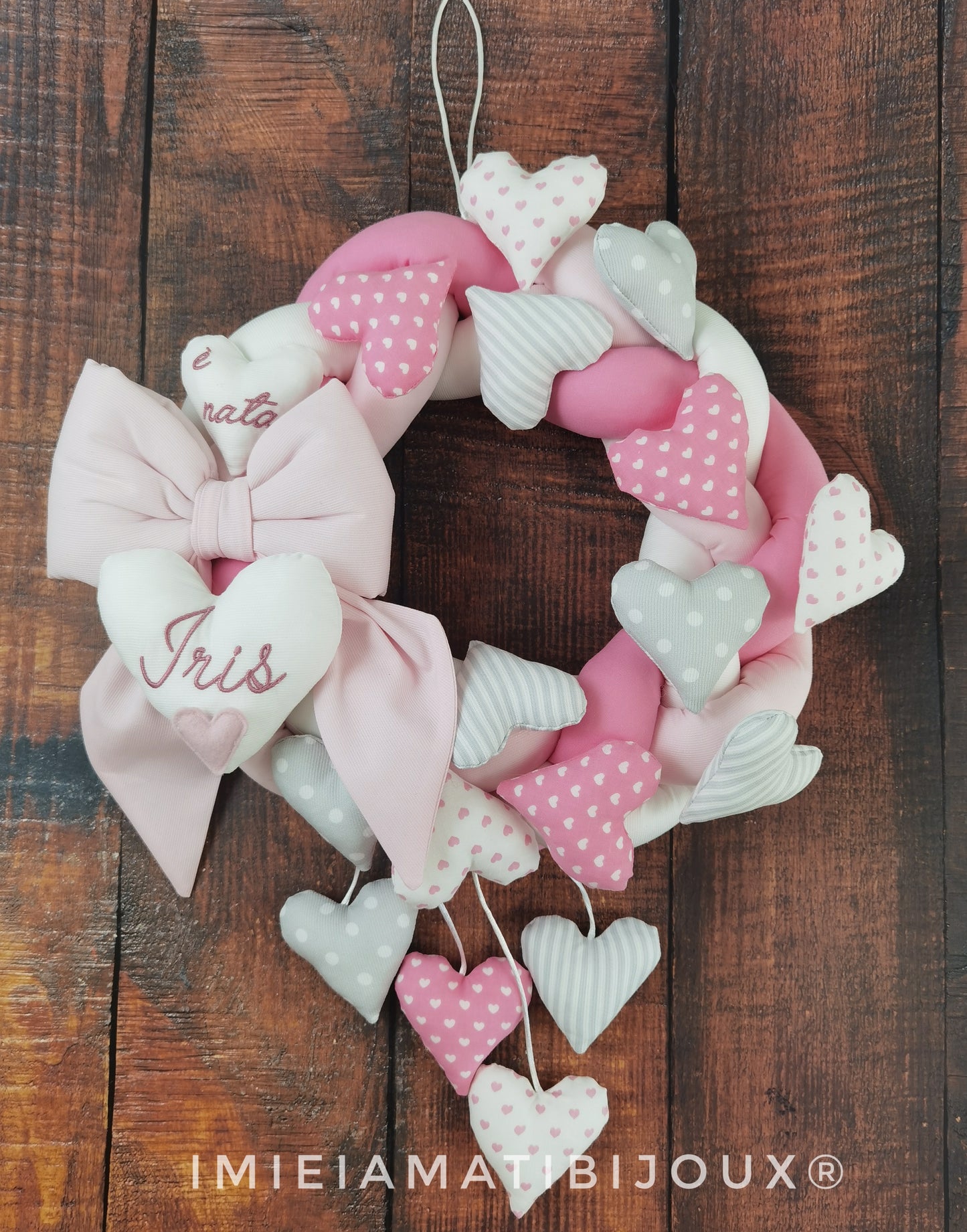 Ghirlanda fiocco nascita mille cuori +cuori pendenti