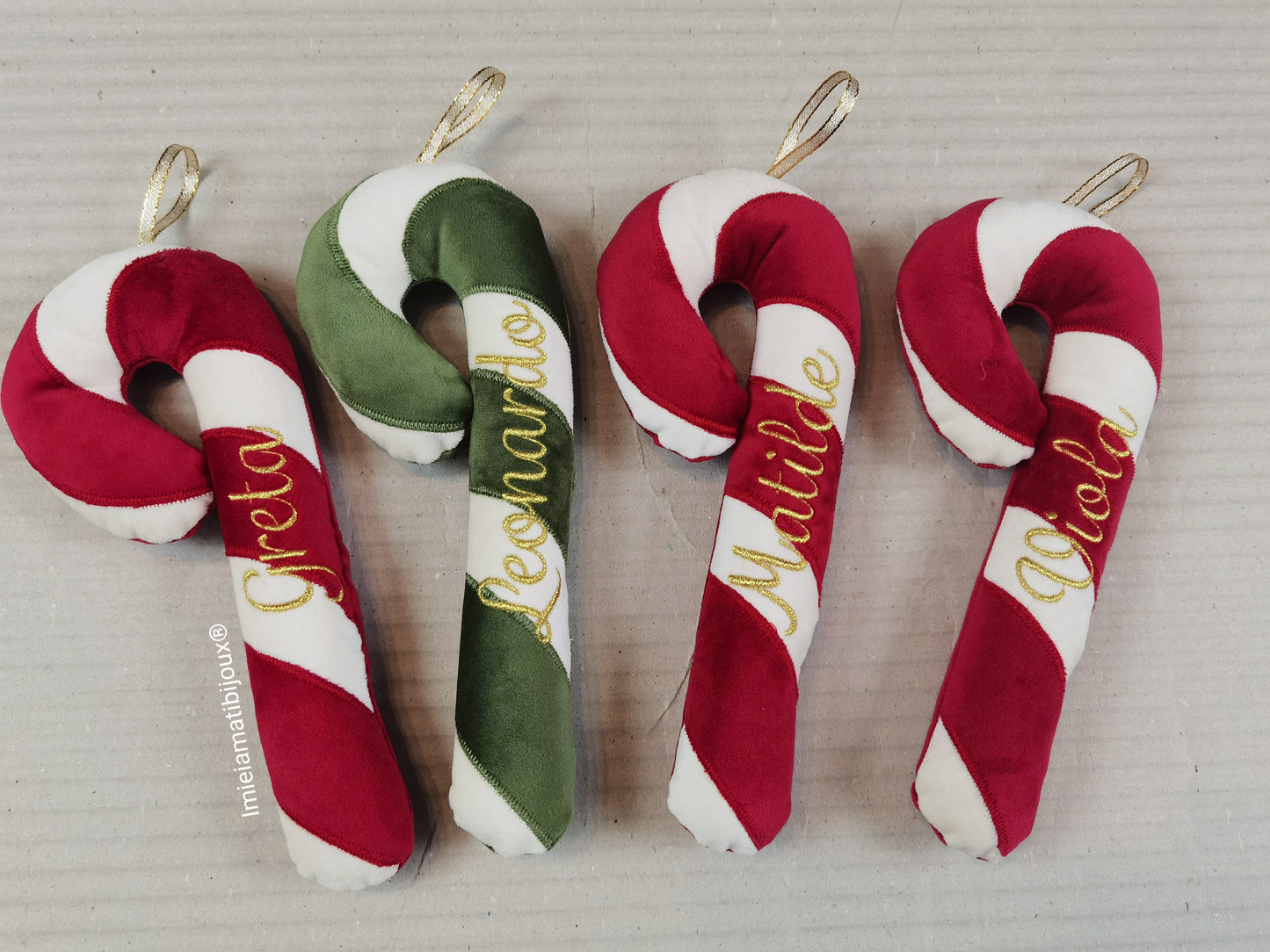Candy cane in velluto con parole ricamate