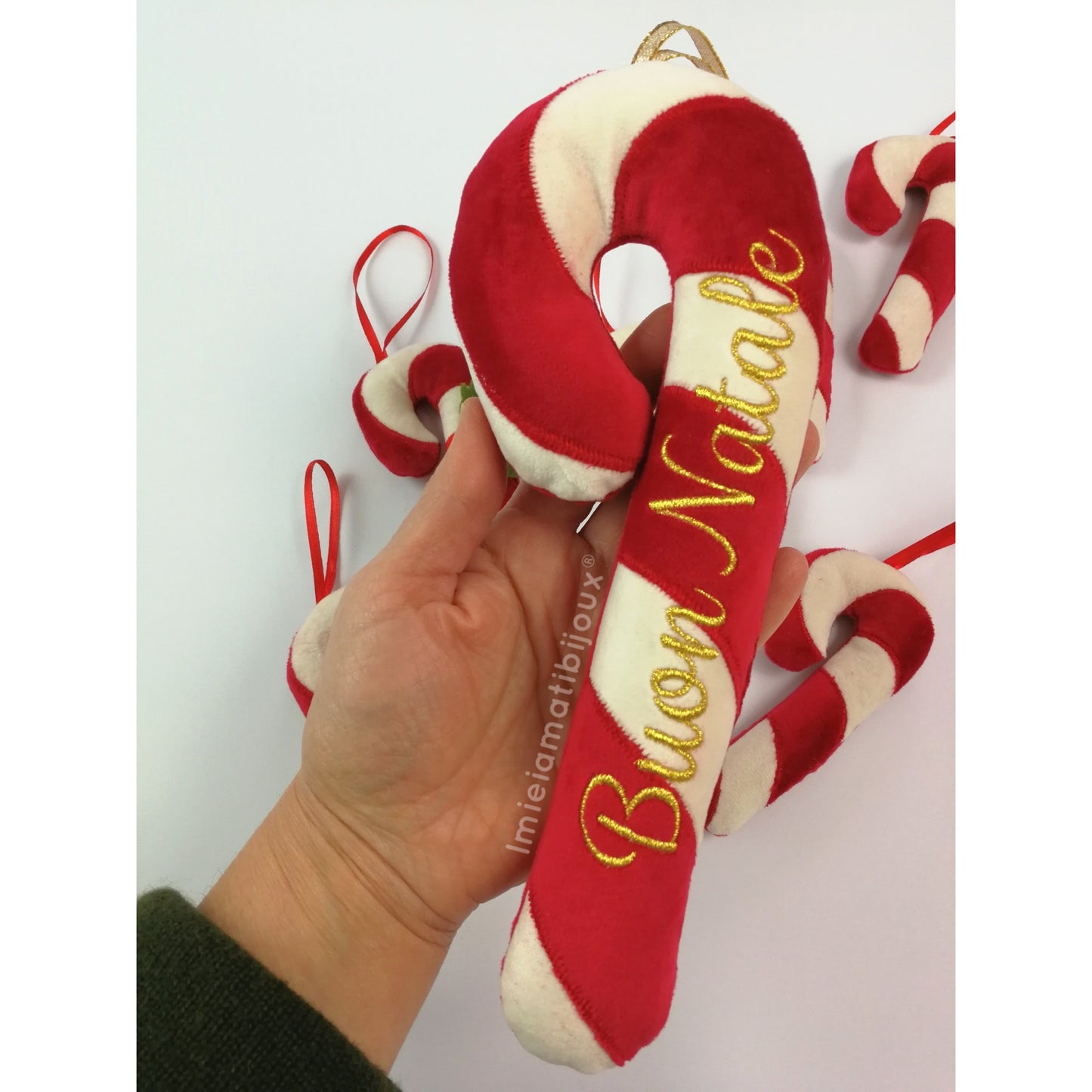 Candy cane in velluto con parole ricamate
