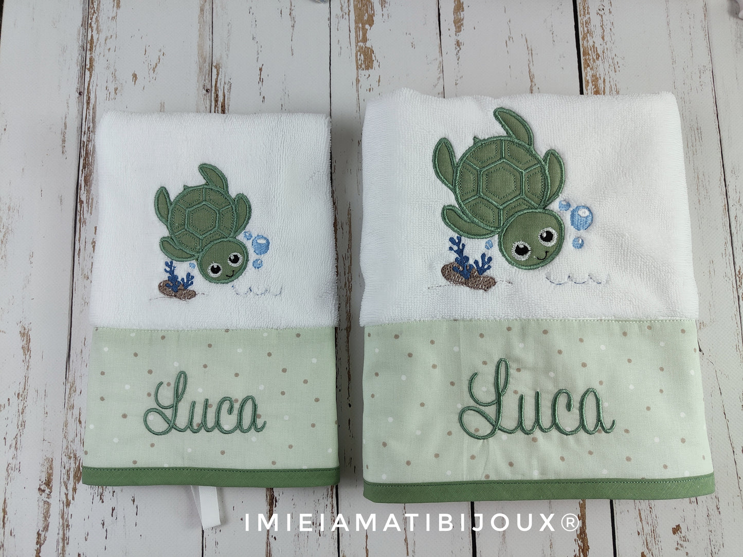 Asciugamano 50x40cm o 100x50 con applique a scelta e nome ricamato