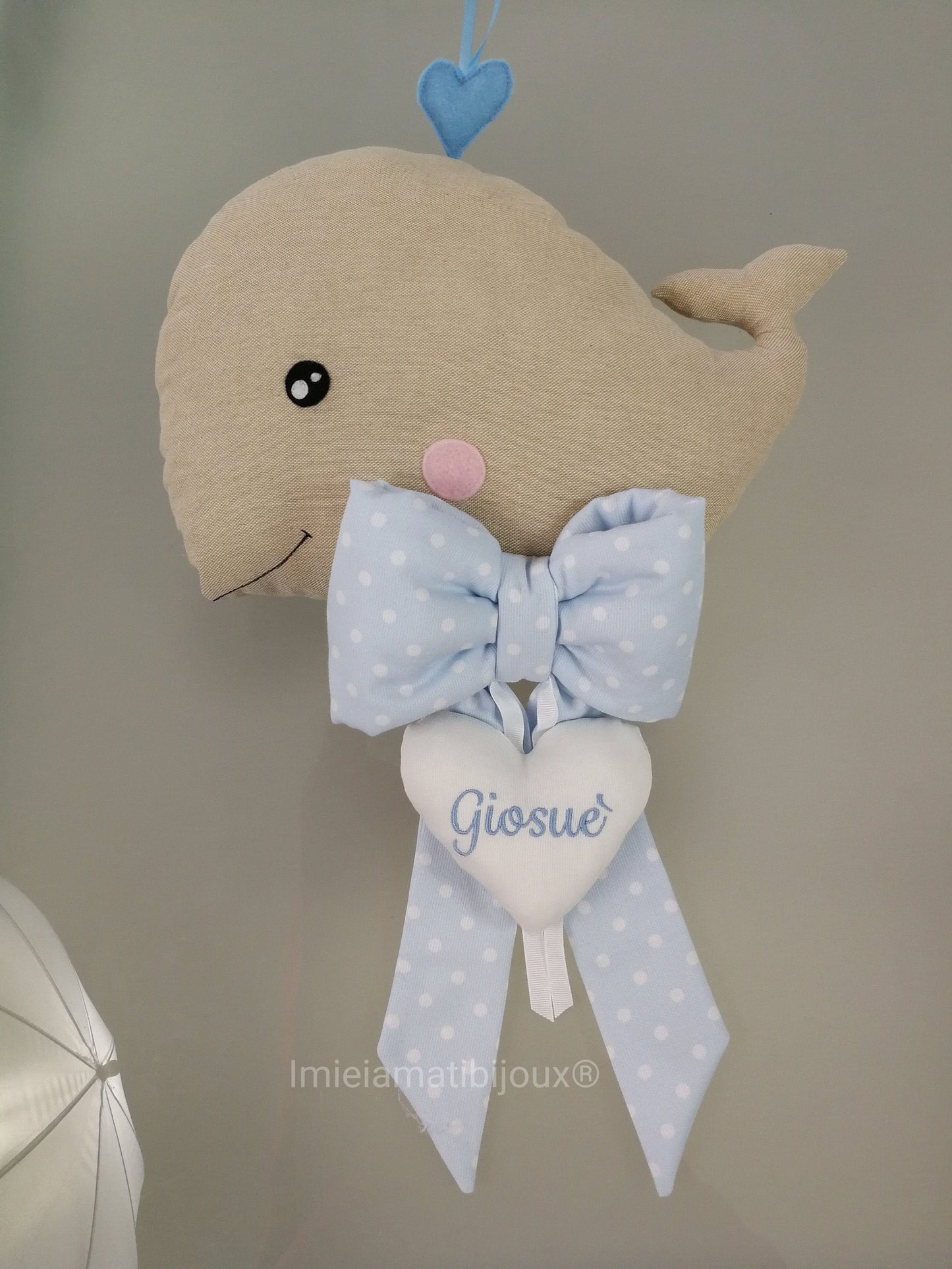Balena fiocco nascita cuore nome ricamato