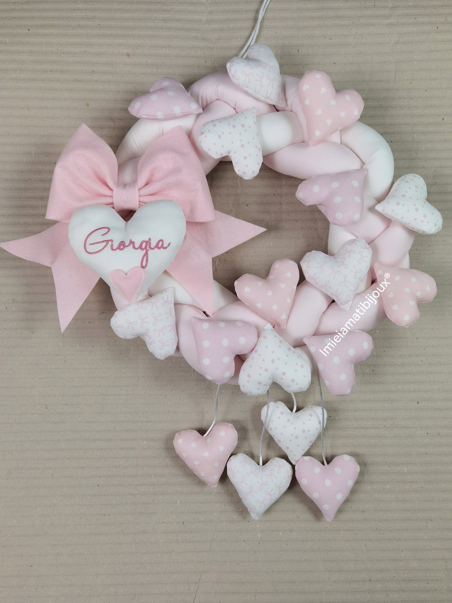 Ghirlanda fiocco nascita mille cuori +cuori pendenti