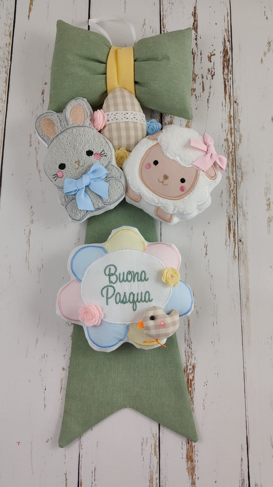 Fuori porta Pasquale Artigianale - Coccarda con Coniglietto e Agnellino - Decorazione Pasqua Personalizzata in Tessuto