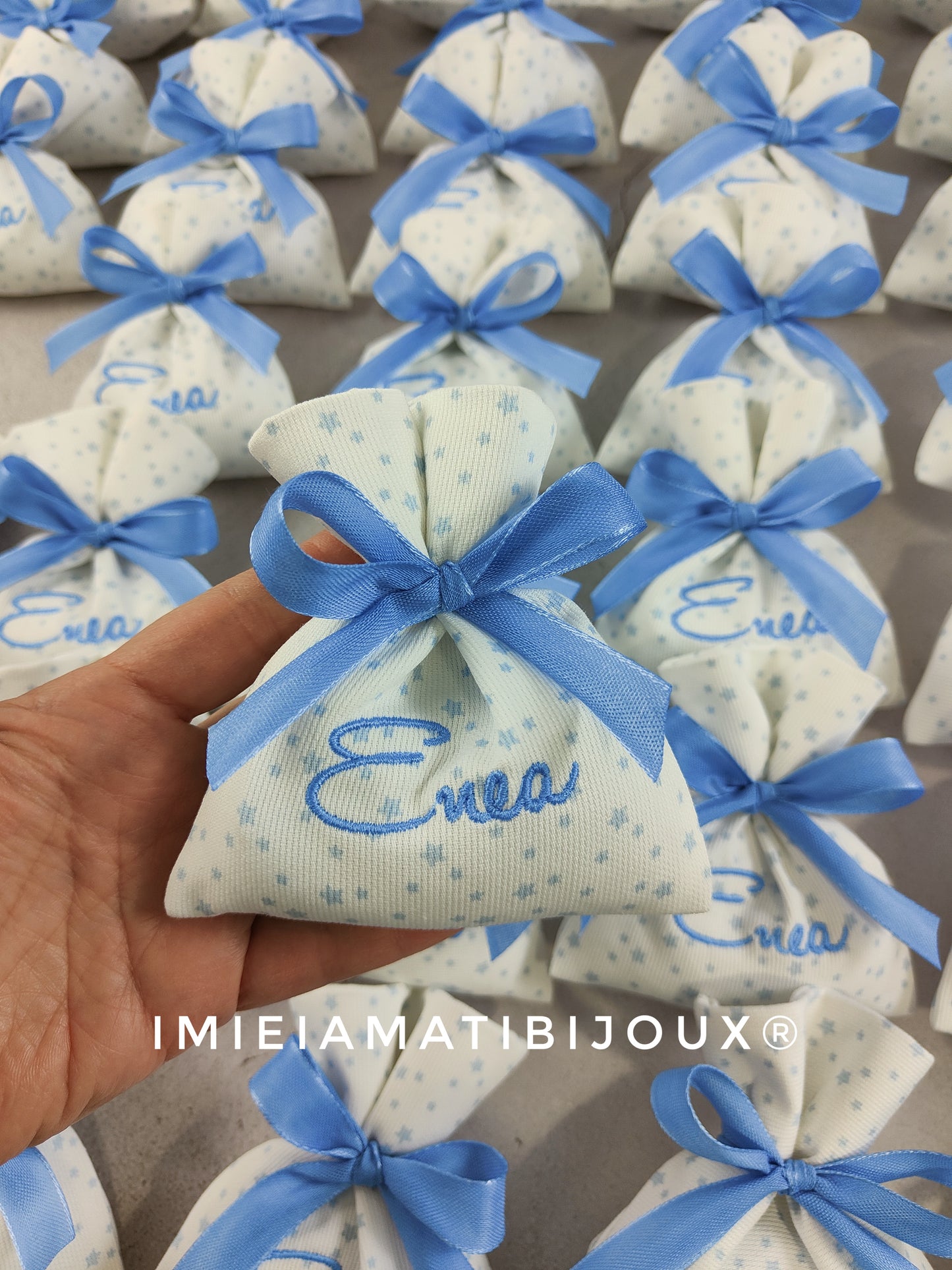 Sacchetti Ricamati Personalizzati – Il tocco unico per le tue occasioni speciali