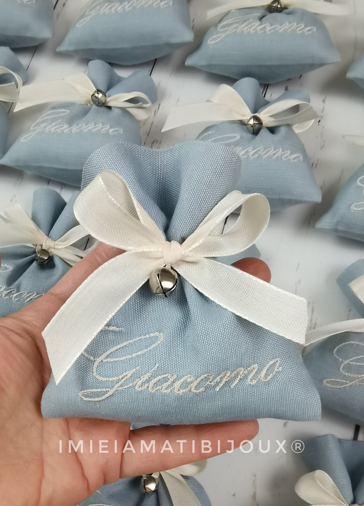 Sacchetti Ricamati Personalizzati – Il tocco unico per le tue occasioni speciali