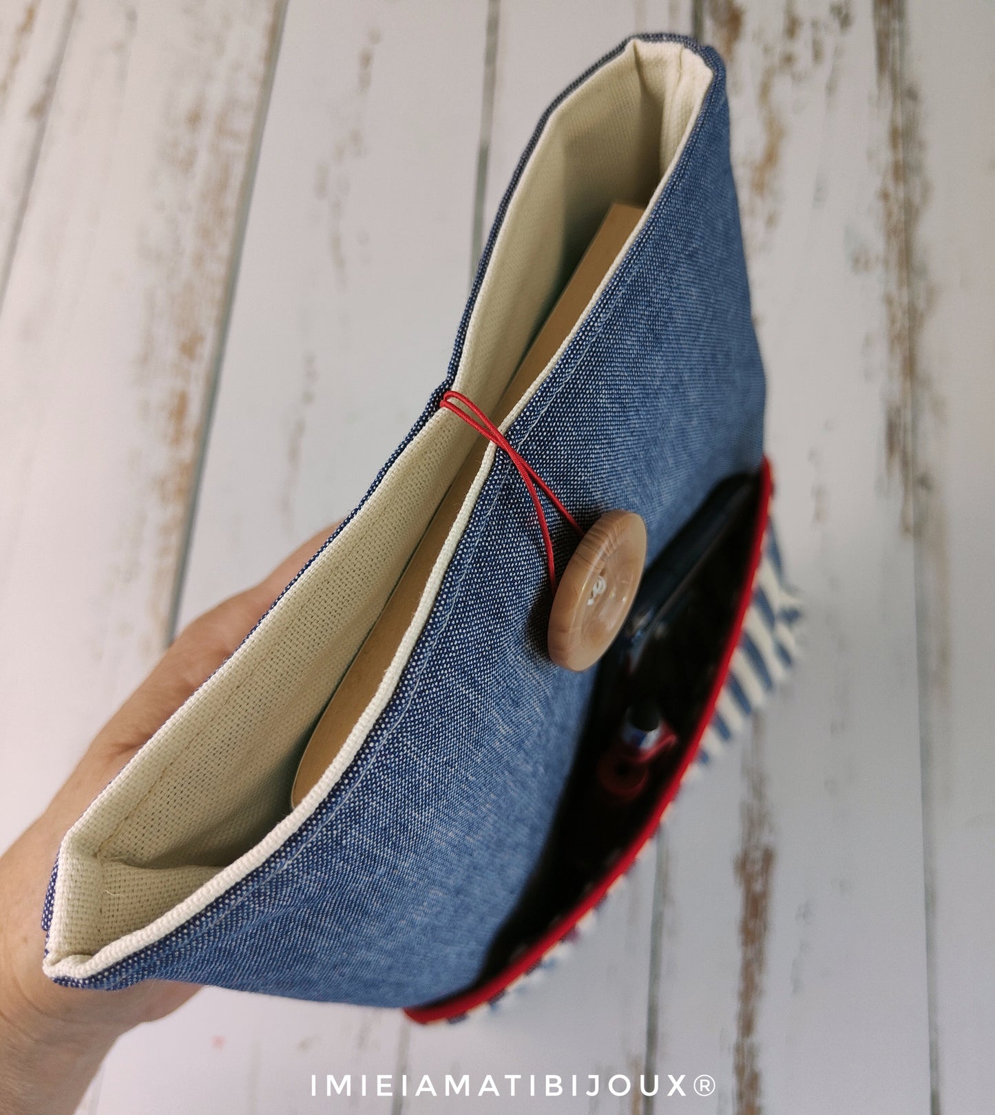 Porta libro in tessuto personalizzato con tasca - Custodia protettiva handmade, ricamo a scelta