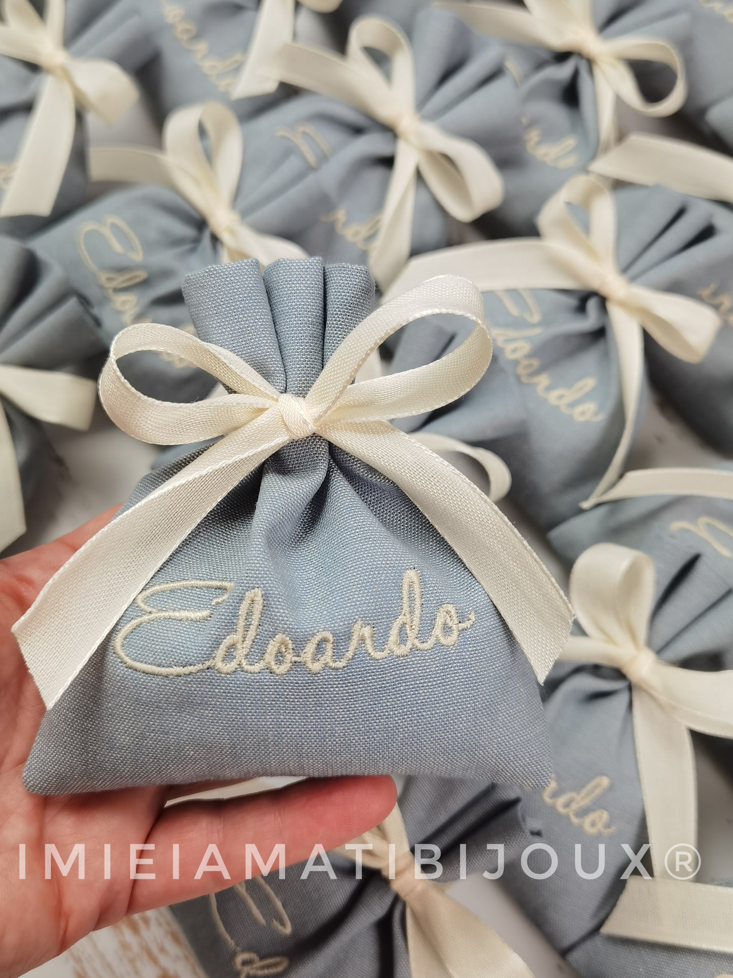 Sacchetti Ricamati Personalizzati – Il tocco unico per le tue occasioni speciali