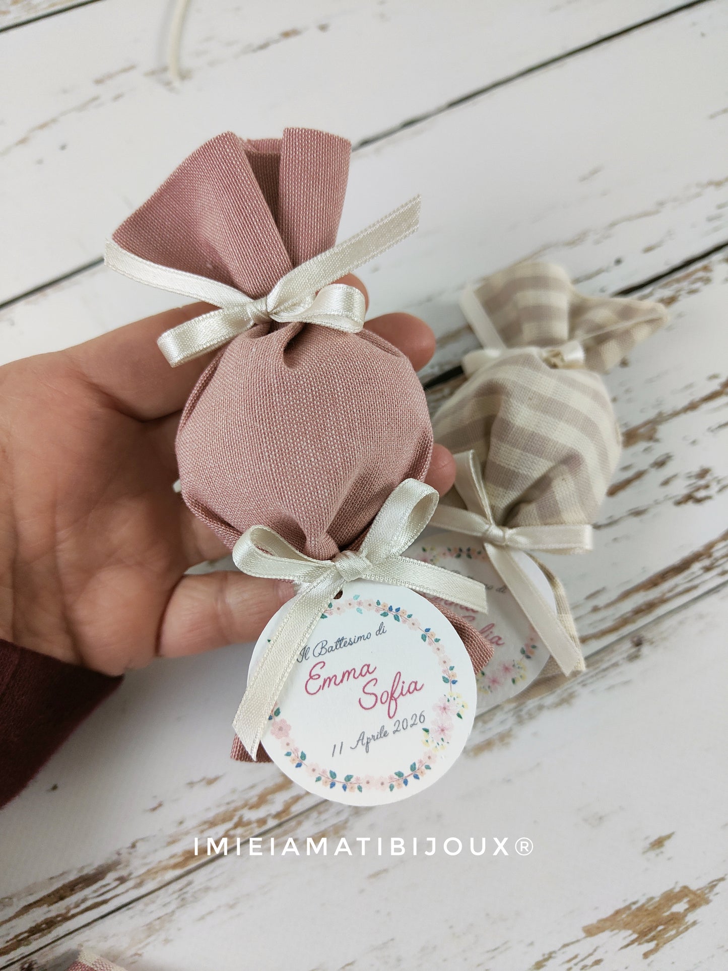 Caramelle in tessuto con confetti