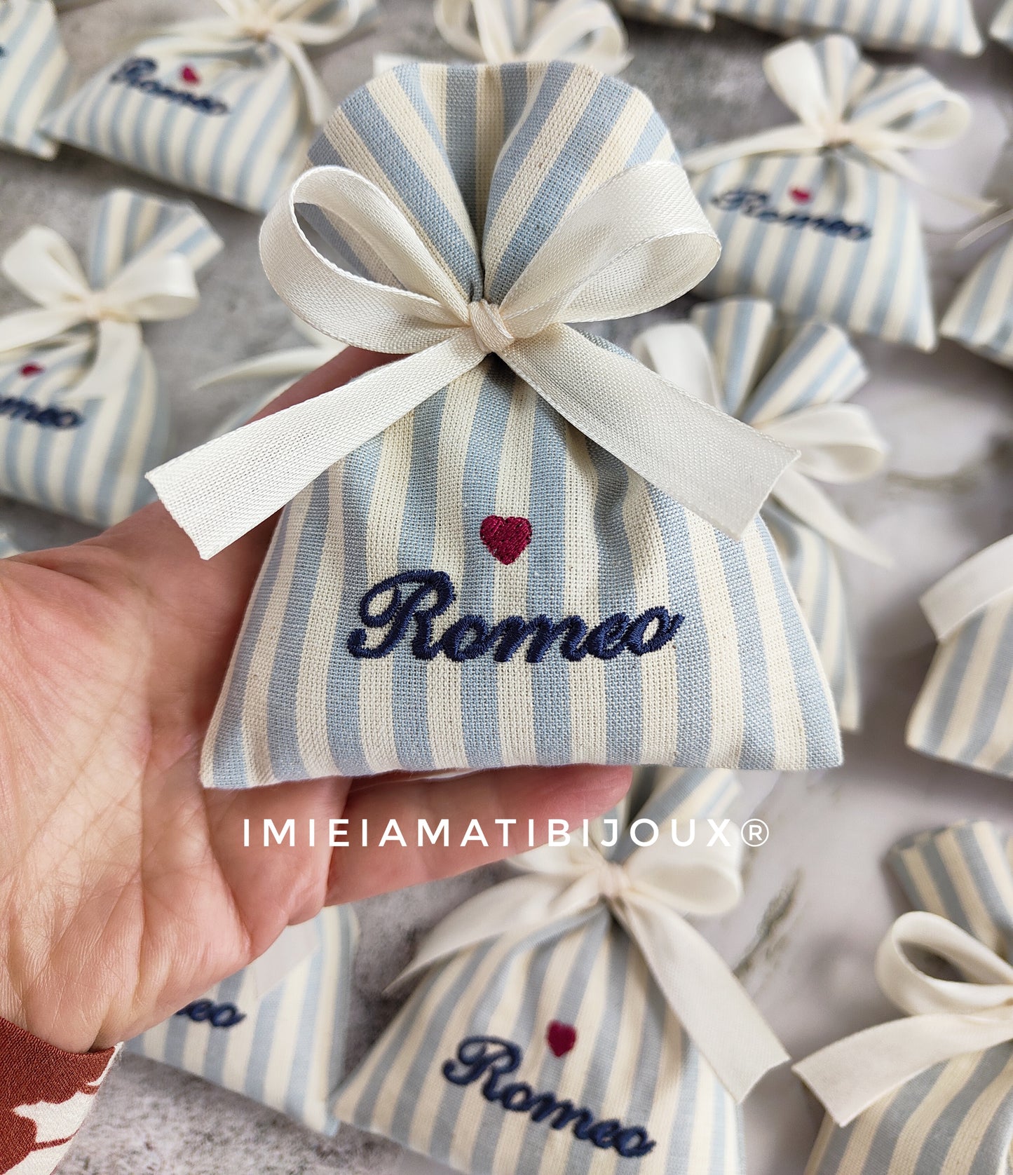Sacchetti Ricamati Personalizzati – Il tocco unico per le tue occasioni speciali